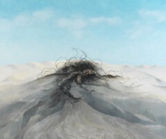 Sporen<br><br>tegen het zand opgelopen,<br>sporen van een onbekende tocht,<br>onontwarbaar vredig<br><br>gemengde technieken<br>100 x 120<br>2007<br>